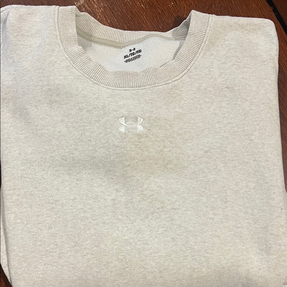 Under Armour Cream Crewneck Sweatshirt with Center Logo